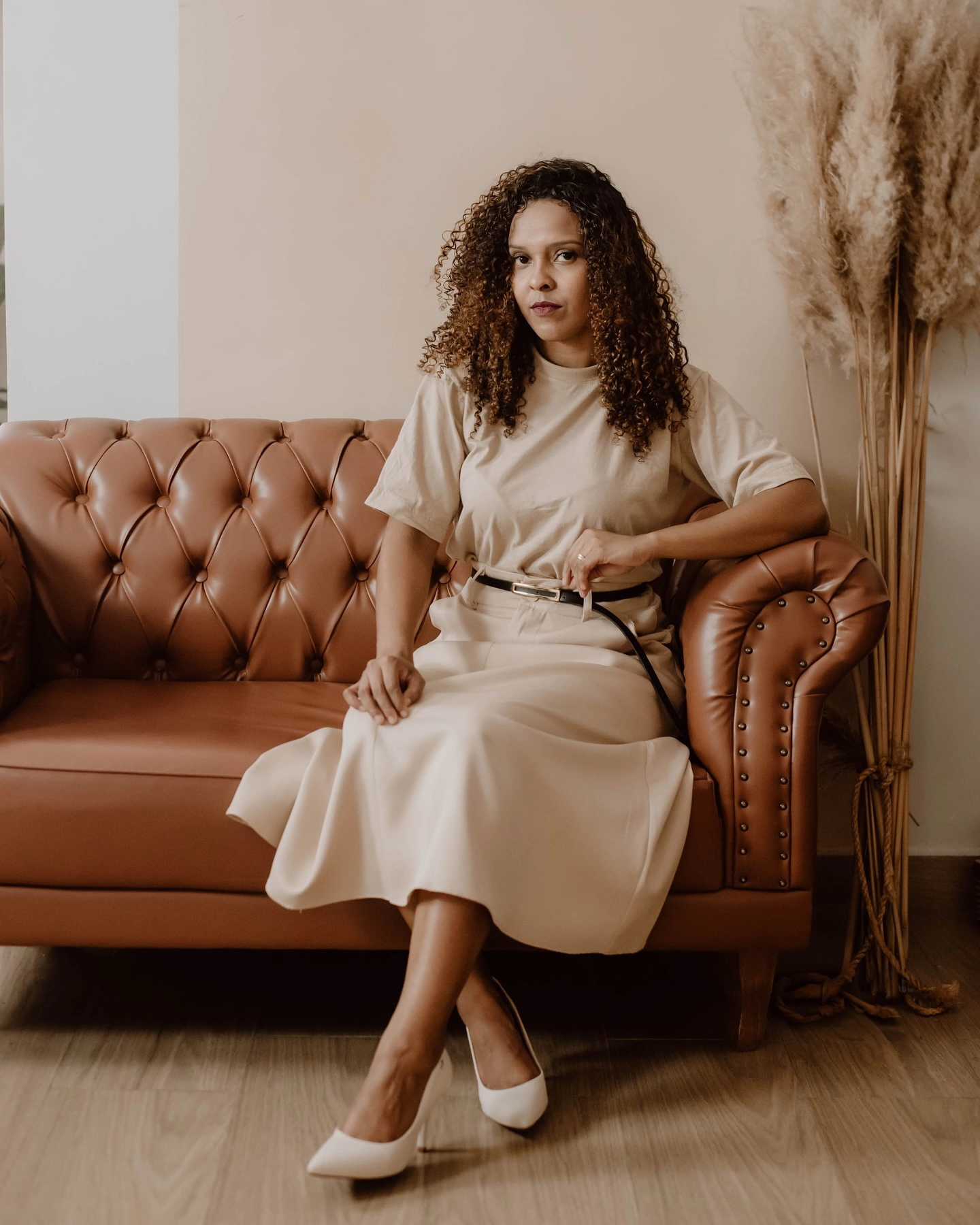 Bruna, fundadora da Agência BMK Marketing, sorrindo.